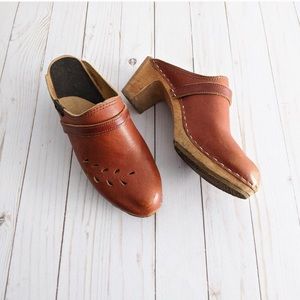 Vintage Sven leaf punch clog mule!